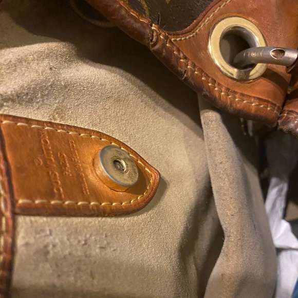 Louis Vuitton Galleria - Picture 3 of 9